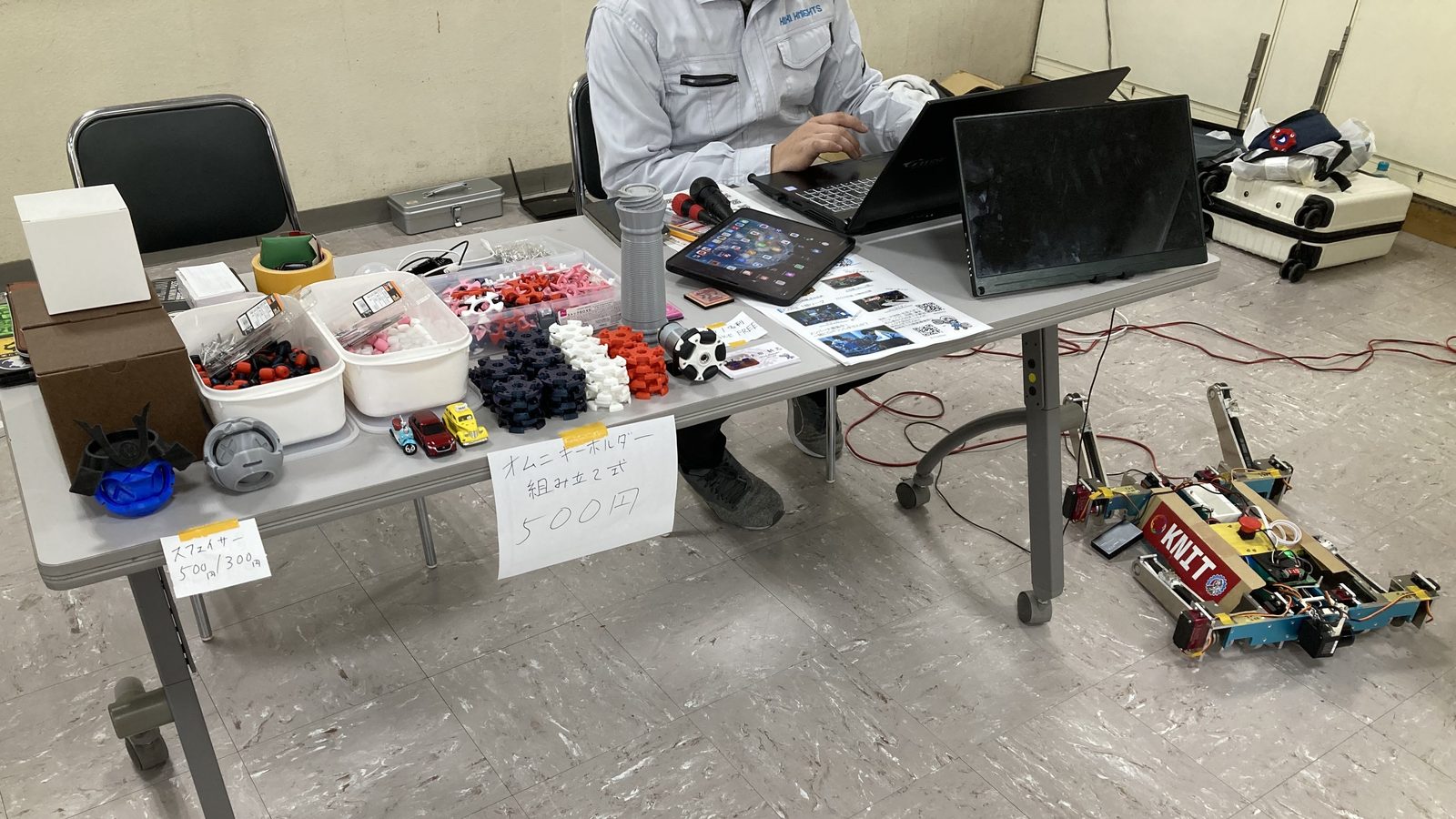 展示イベントで製作物を出展する様子